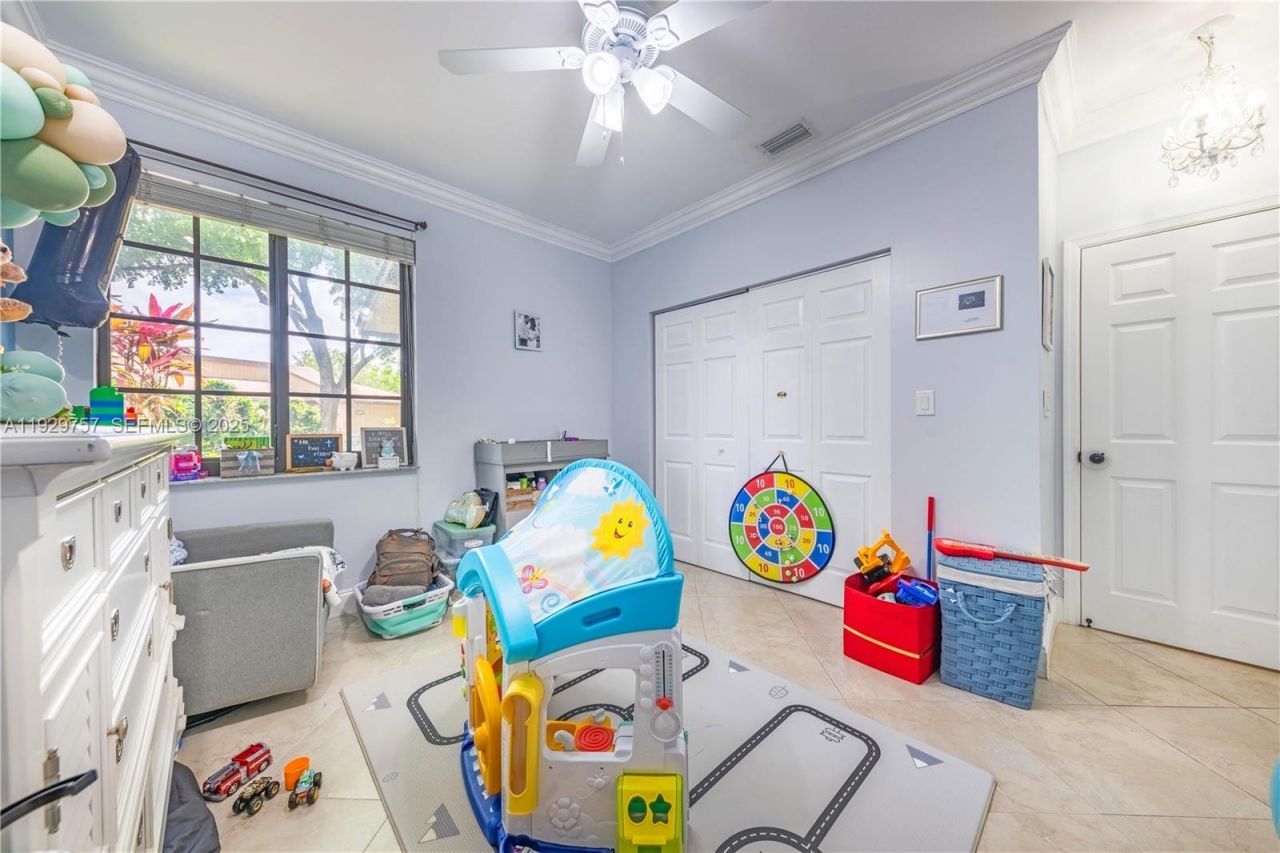 8097 Royal Palm Cir, Tamarac, FL 33321 Photo