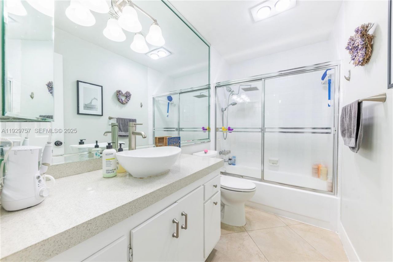 8097 Royal Palm Cir, Tamarac, FL 33321 Photo