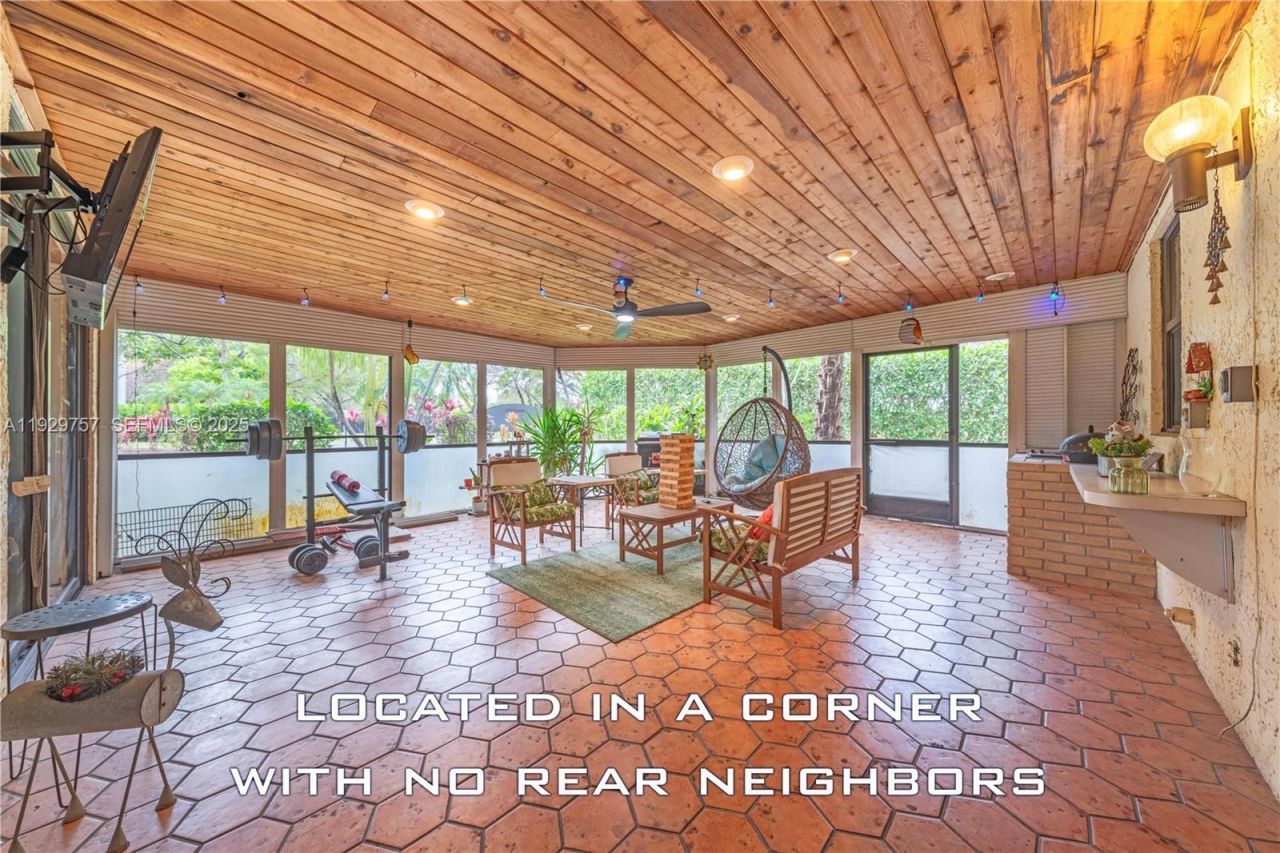 8097 Royal Palm Cir, Tamarac, FL 33321 Photo