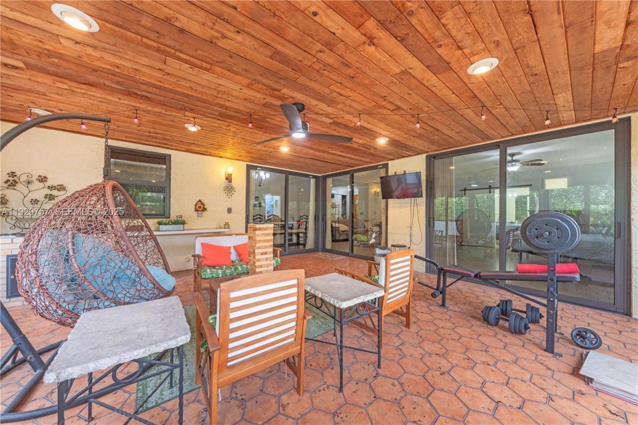 8097 Royal Palm Cir, Tamarac, FL 33321 Photo