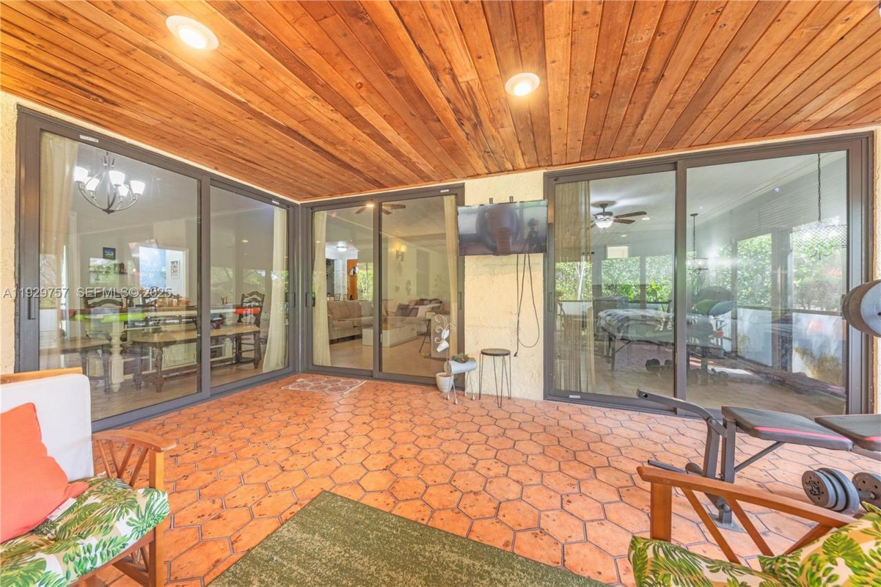 8097 Royal Palm Cir, Tamarac, FL 33321 Photo