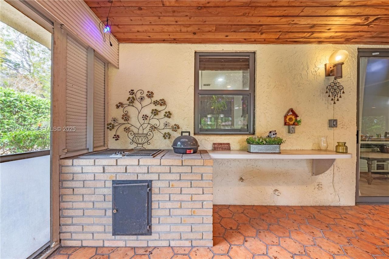 8097 Royal Palm Cir, Tamarac, FL 33321 Photo