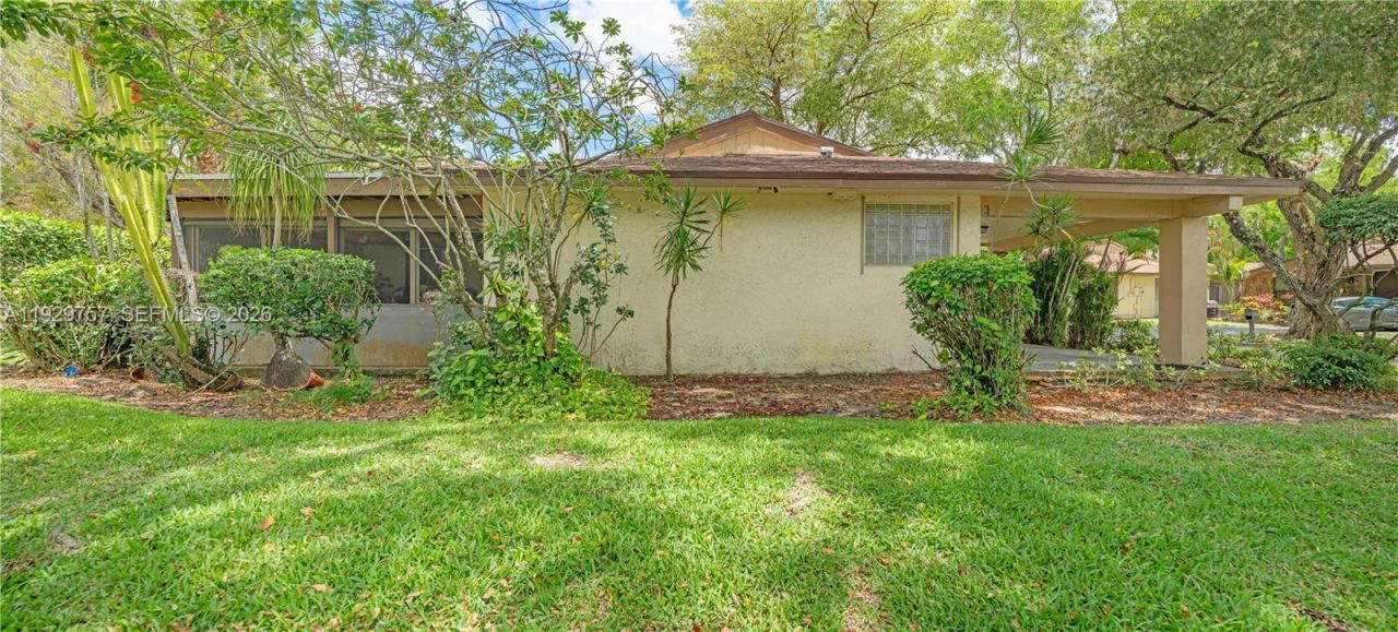 8097 Royal Palm Cir, Tamarac, FL 33321 Photo