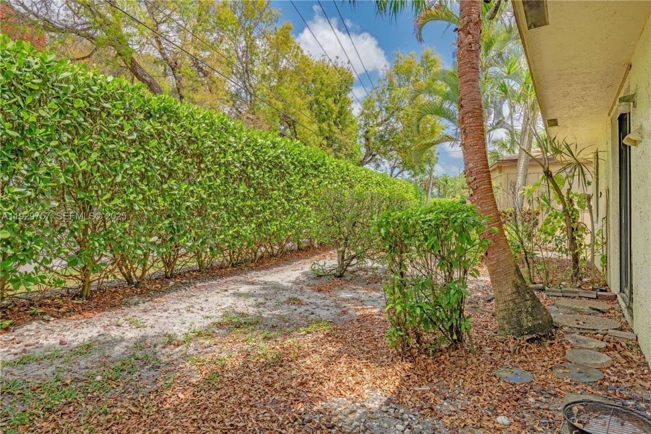 8097 Royal Palm Cir, Tamarac, FL 33321 Photo