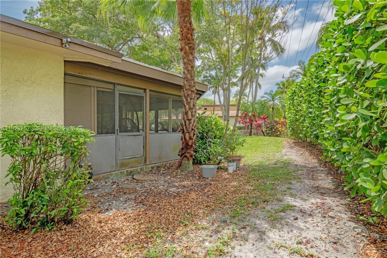 8097 Royal Palm Cir, Tamarac, FL 33321 Photo