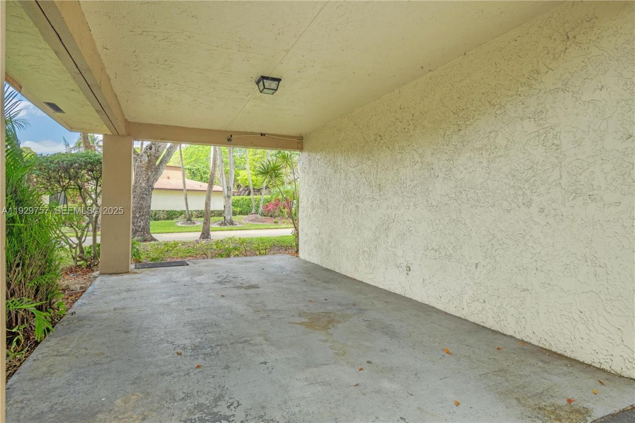 8097 Royal Palm Cir, Tamarac, FL 33321 Photo