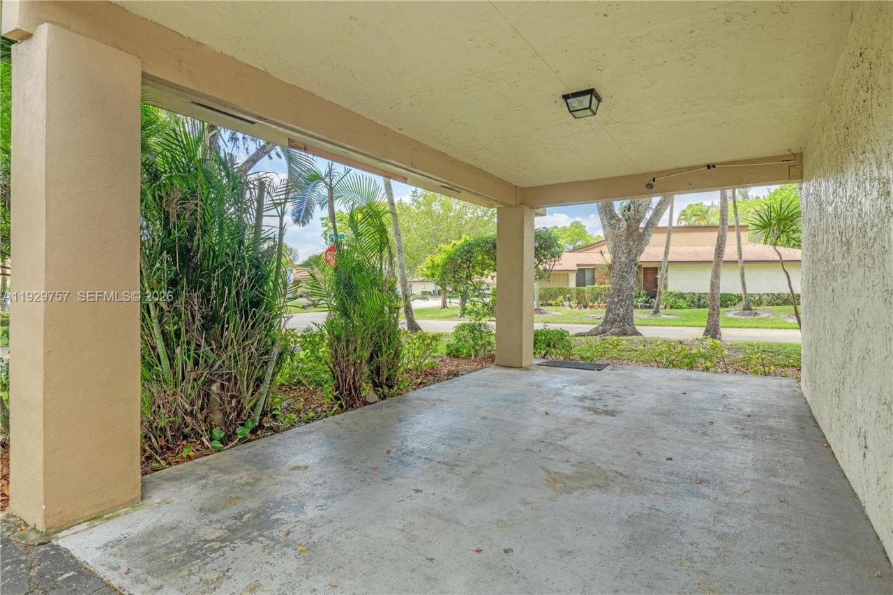 8097 Royal Palm Cir, Tamarac, FL 33321 Photo
