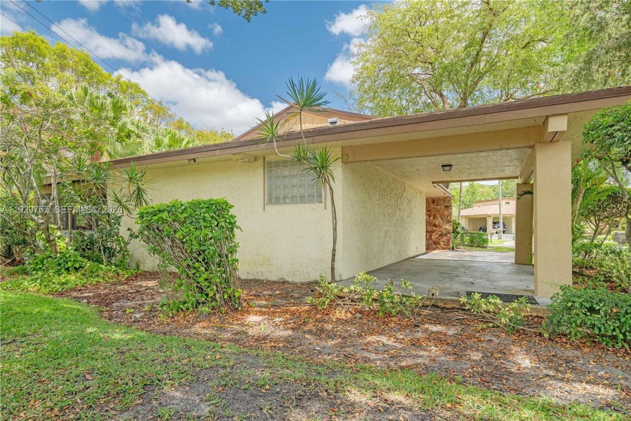 8097 Royal Palm Cir, Tamarac, FL 33321 Photo