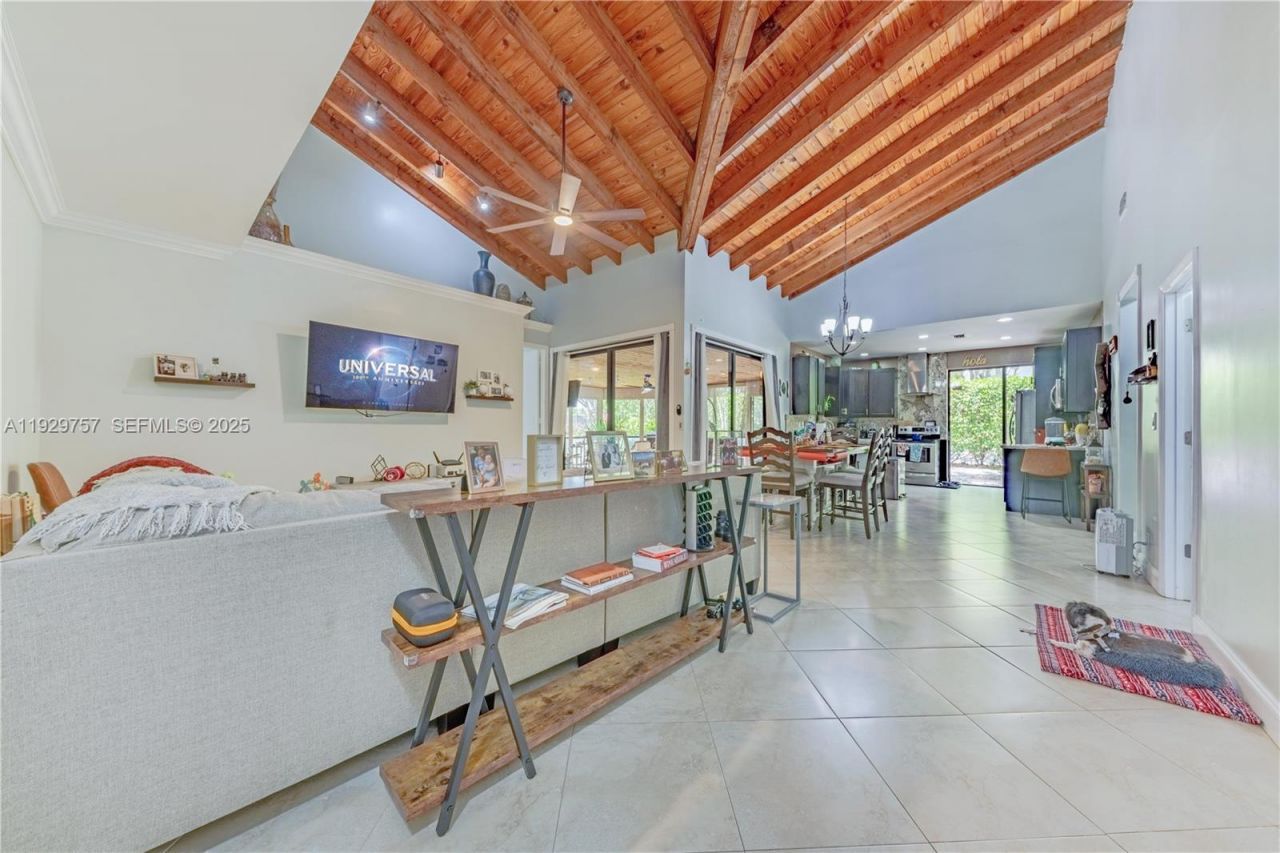 8097 Royal Palm Cir, Tamarac, FL 33321 Photo