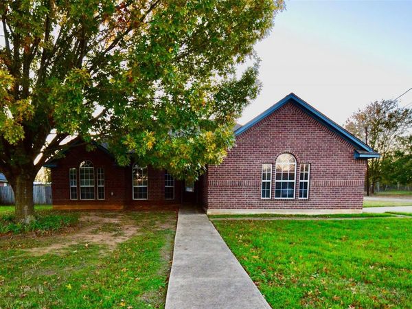 643 Yegua DR, Lexington, TX 78947