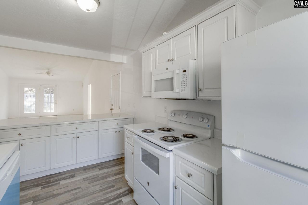 458 Regency Park Drive Photo 7