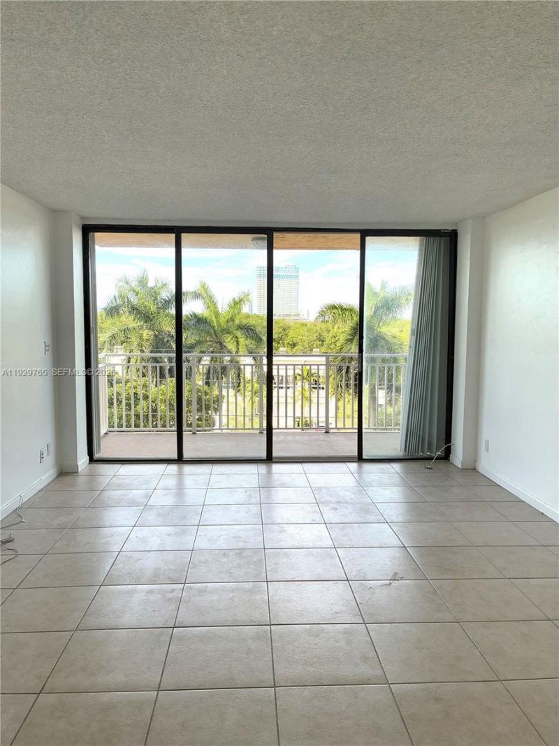 2450 NE 135th St, Unit 410, North Miami, FL 33181 Photo
