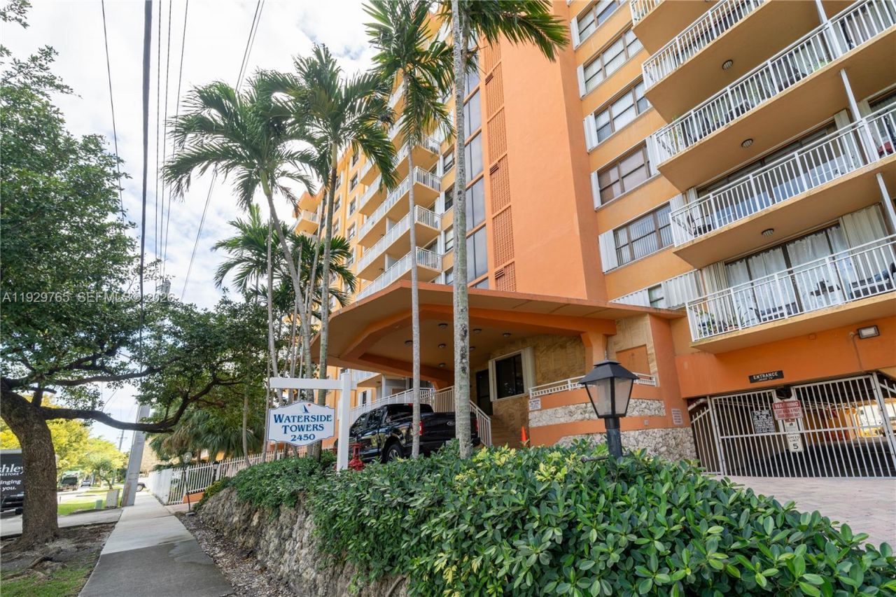 2450 NE 135th St, Unit 410, North Miami, FL 33181 Photo