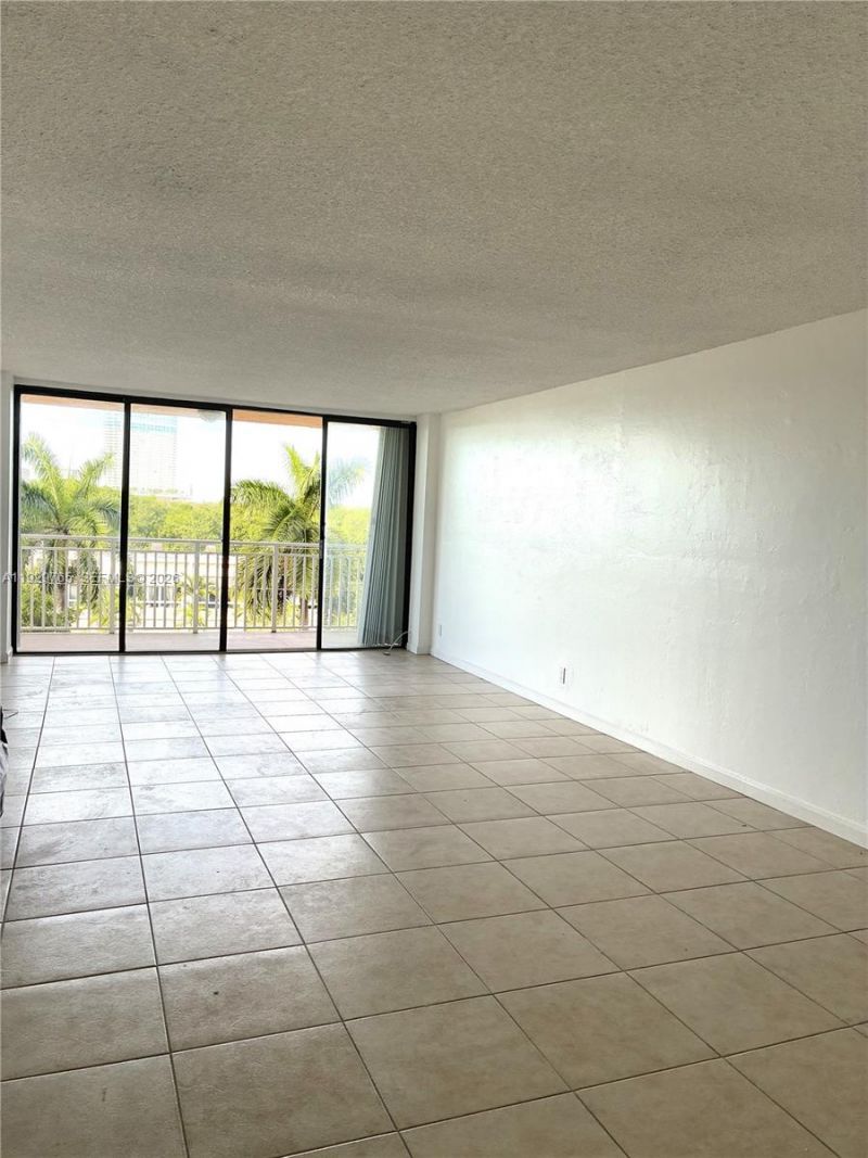 2450 NE 135th St, Unit 410, North Miami, FL 33181 Photo
