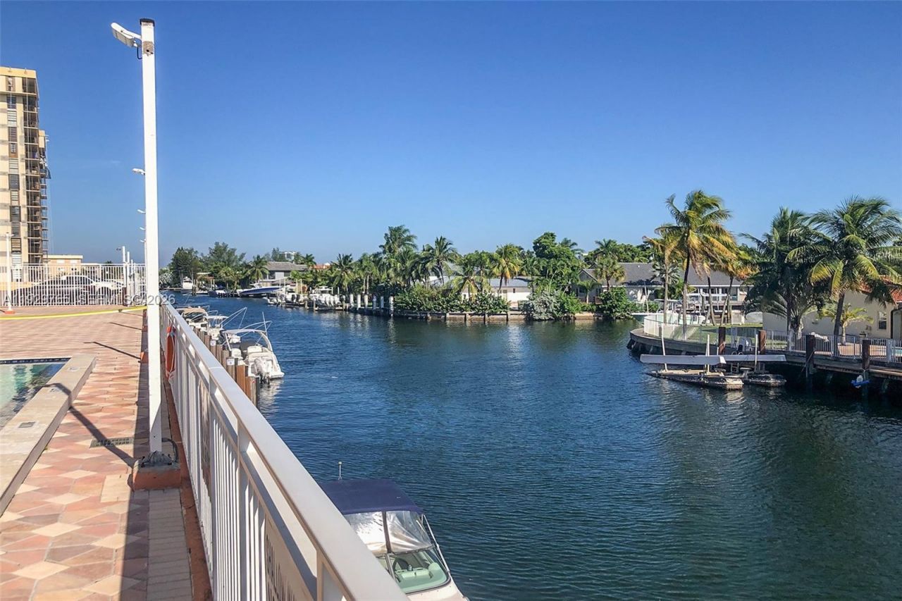 2450 NE 135th St, Unit 410, North Miami, FL 33181 Photo