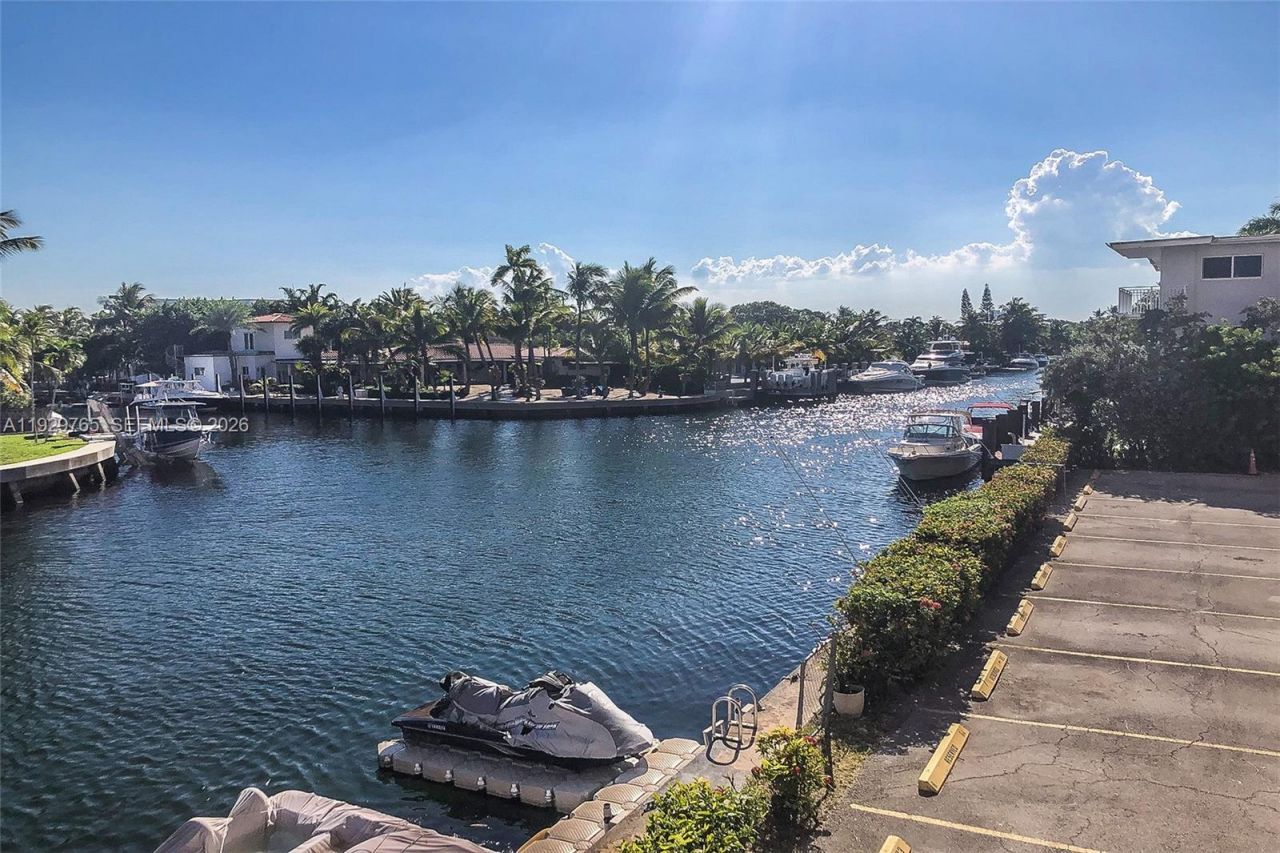 2450 NE 135th St, Unit 410, North Miami, FL 33181 Photo