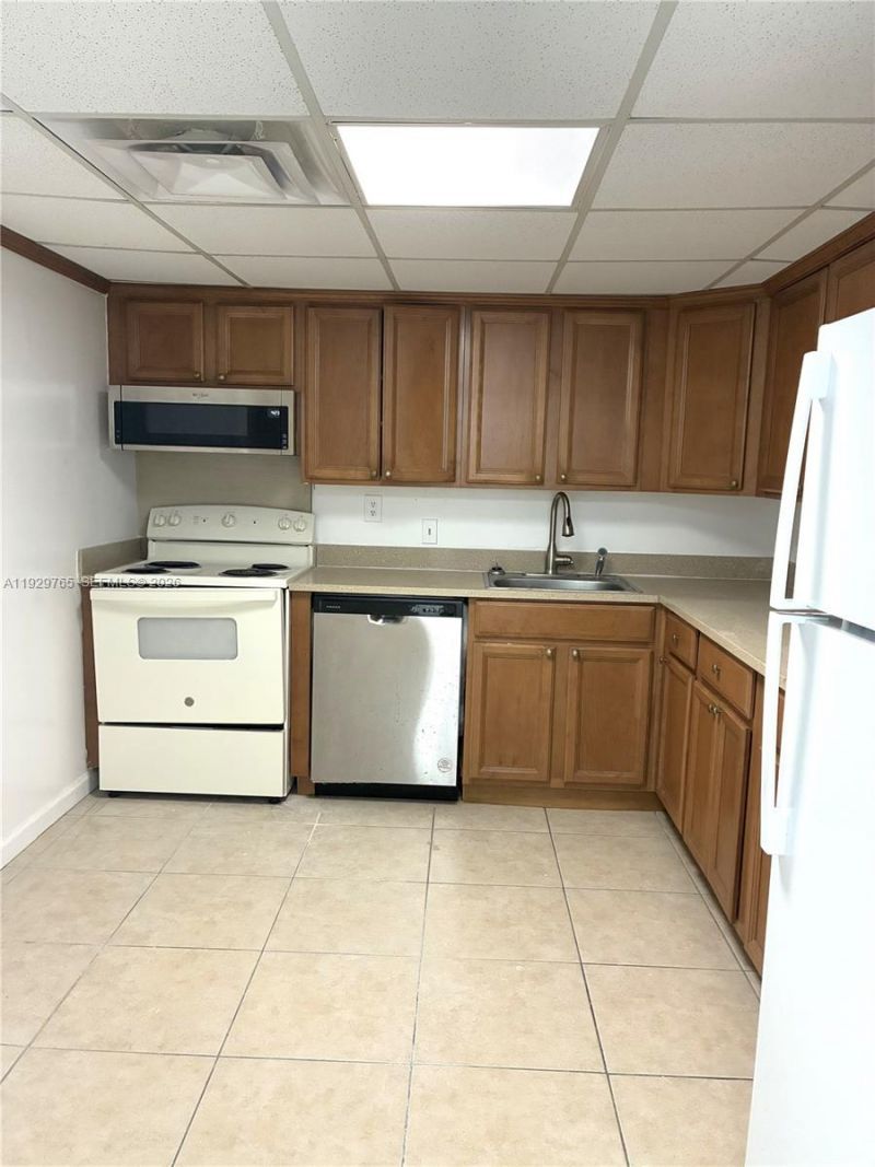 2450 NE 135th St, Unit 410, North Miami, FL 33181 Photo