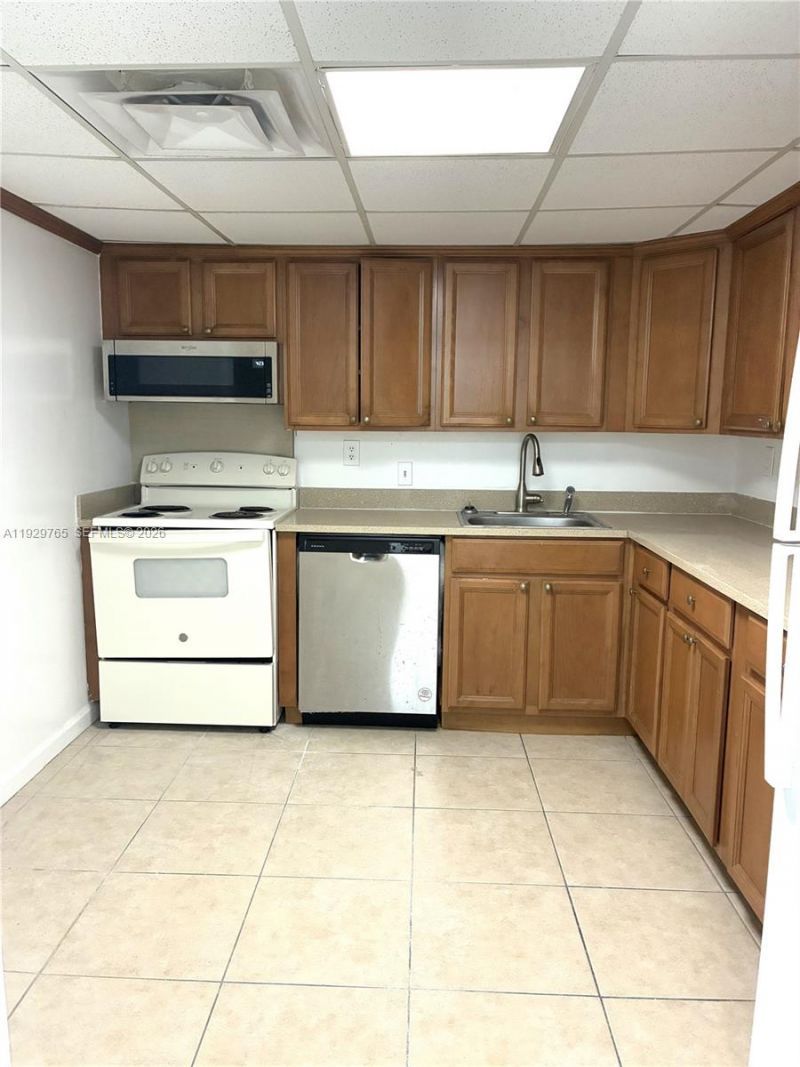 2450 NE 135th St, Unit 410, North Miami, FL 33181 Photo