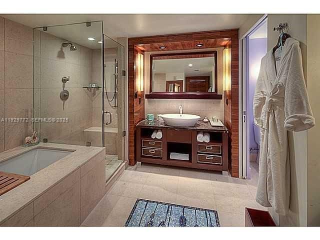 6801 Collins Ave, Unit 309, Miami Beach, FL 33141 Photo