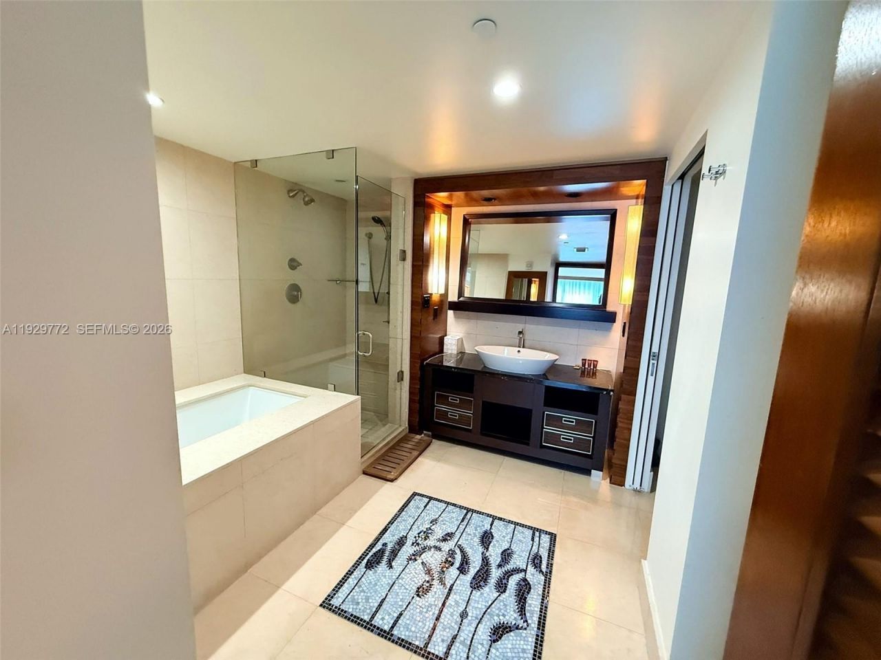6801 Collins Ave, Unit 309, Miami Beach, FL 33141 Photo