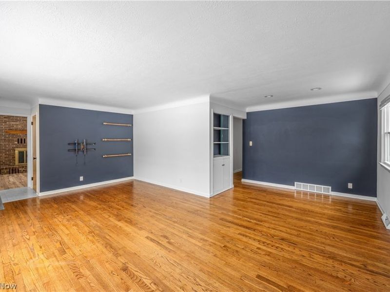 895 Cranbrook Drive, Highland Heights, OH 44143 Photo 2