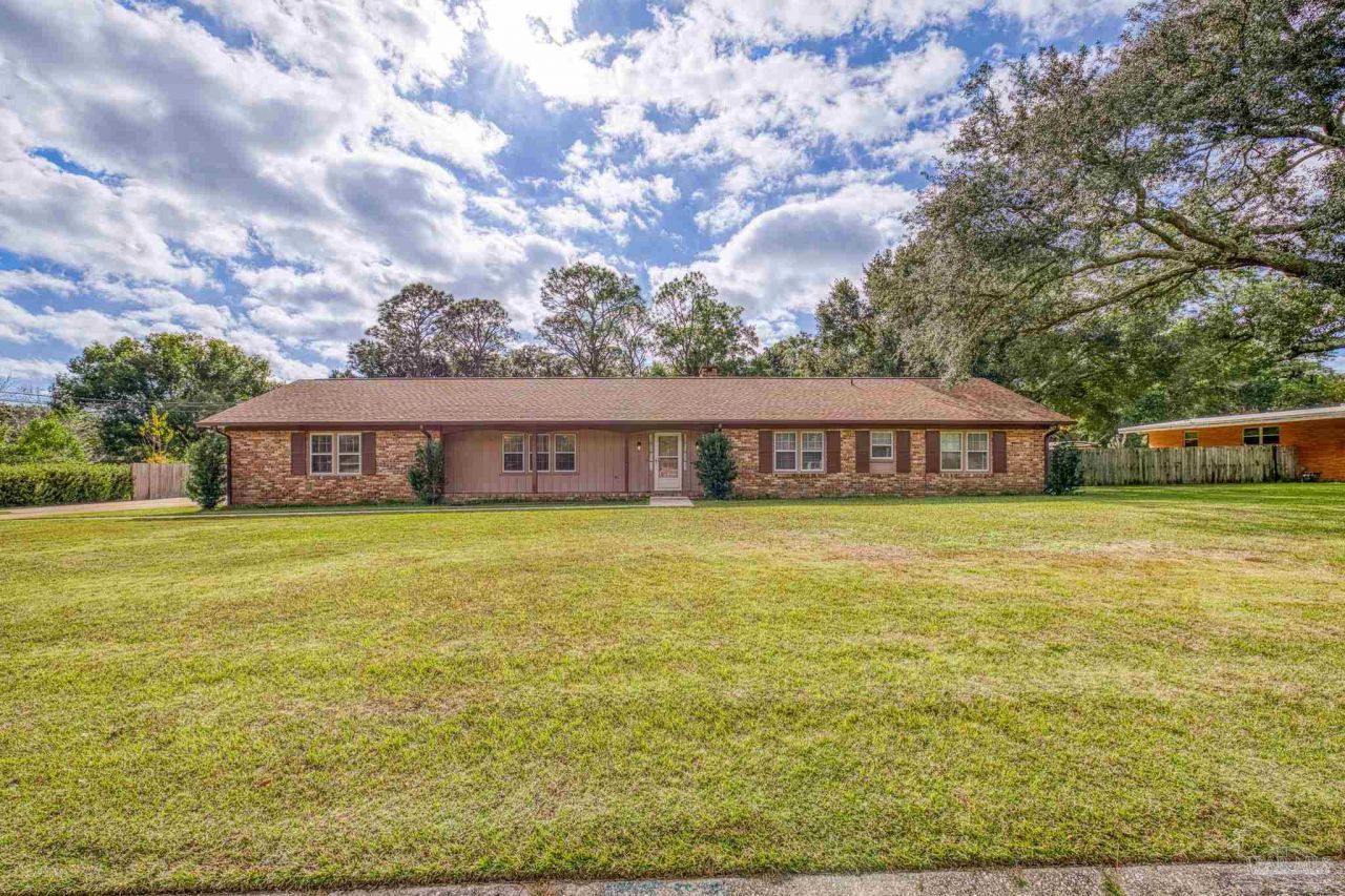 3031 Swan Ln, Pensacola, FL 32504 Main Photo