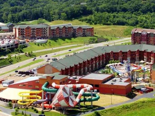 1424 Old Knoxville Hwy 12064/66, Sevierville, TN 37876