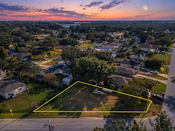 1104 W COLLEGE AVENUE, RUSKIN, FL 33570