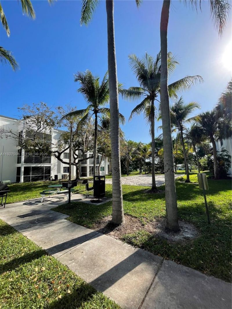 5686 Rock Island Rd, Unit 114, Tamarac, FL 33319 Photo