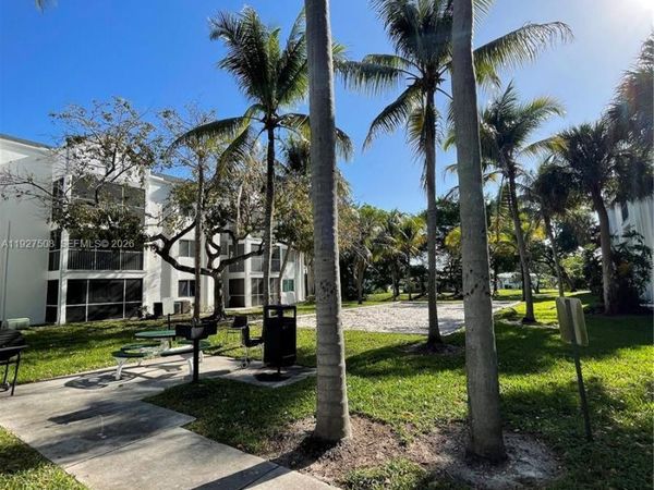 5686 Rock Island Rd, Unit 114, Tamarac, FL 33319