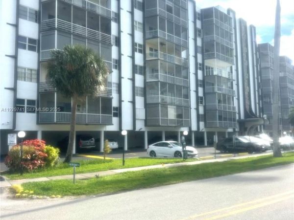 400 Diplomat Pkwy, Unit 403, Hallandale Beach, FL 33009