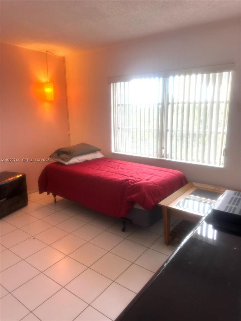 400 Diplomat Pkwy, Unit 403, Hallandale Beach, FL 33009 Photo