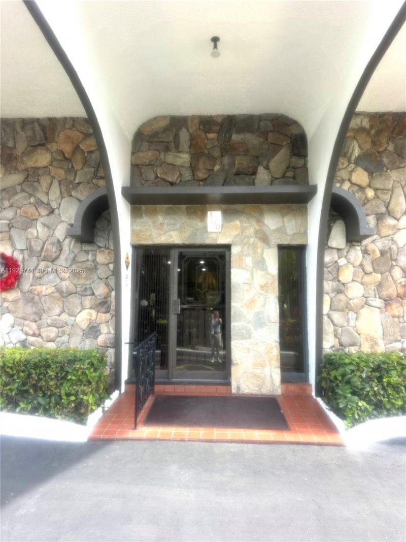 400 Diplomat Pkwy, Unit 403, Hallandale Beach, FL 33009 Photo