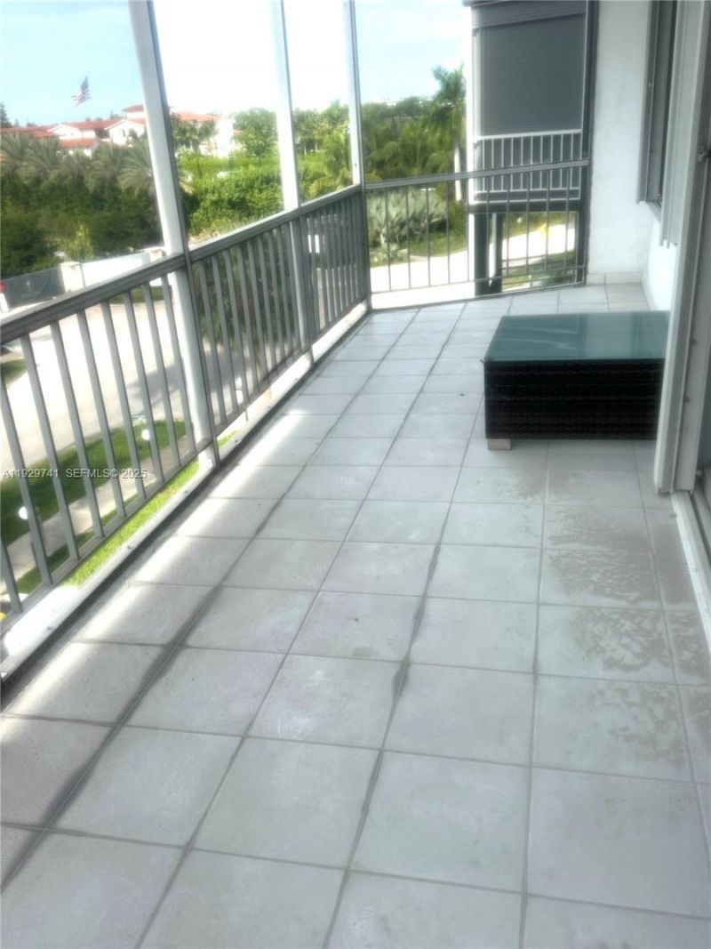 400 Diplomat Pkwy, Unit 403, Hallandale Beach, FL 33009 Photo