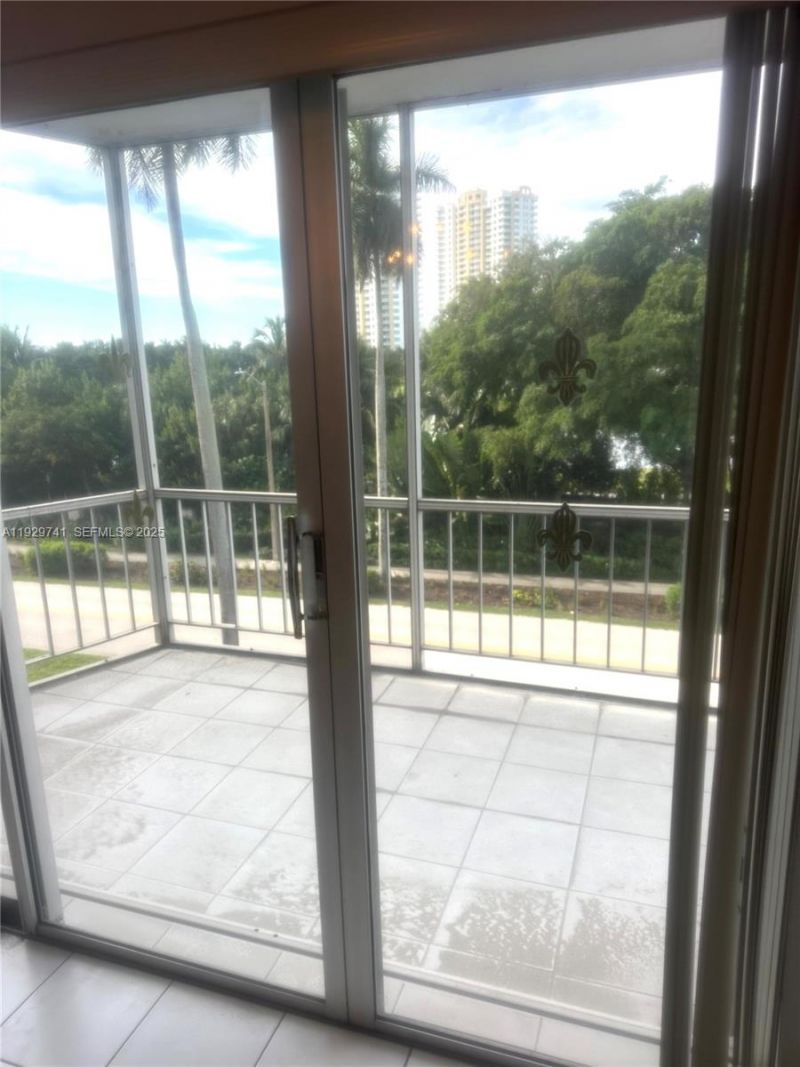 400 Diplomat Pkwy, Unit 403, Hallandale Beach, FL 33009 Photo