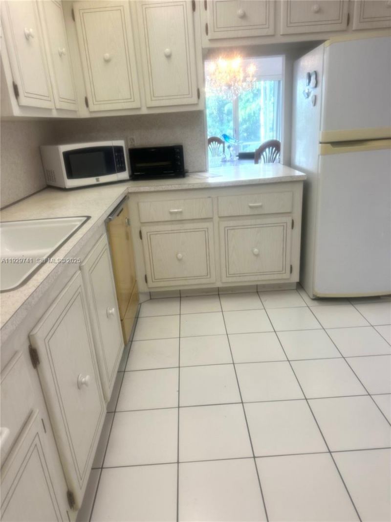 400 Diplomat Pkwy, Unit 403, Hallandale Beach, FL 33009 Photo