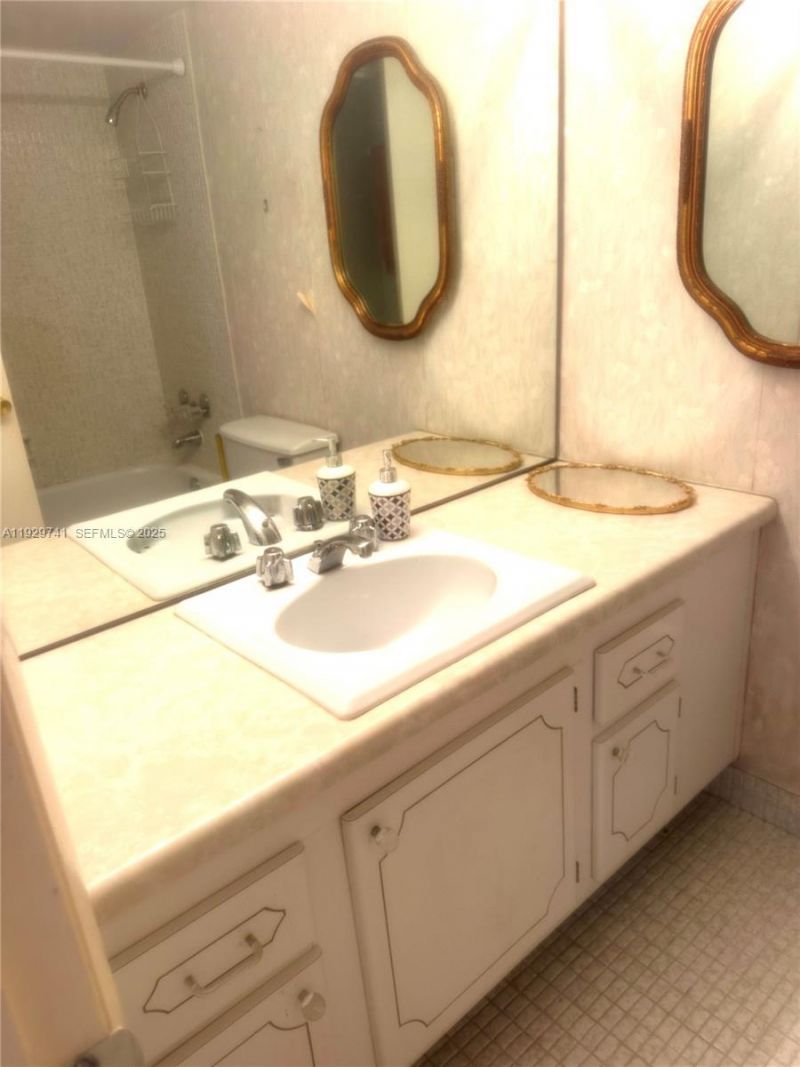 400 Diplomat Pkwy, Unit 403, Hallandale Beach, FL 33009 Photo