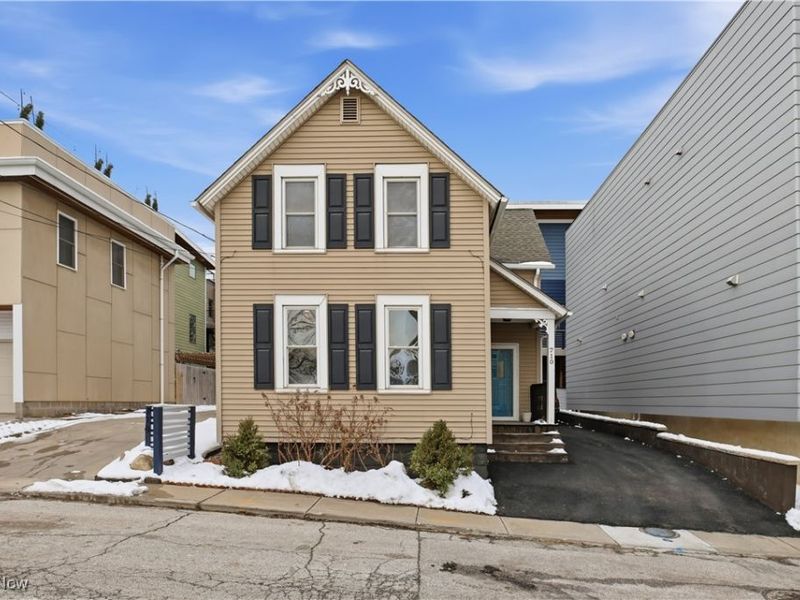 710 University Court, Cleveland, OH 44113 Photo 1