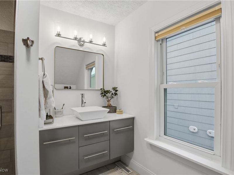 710 University Court, Cleveland, OH 44113 Photo 25