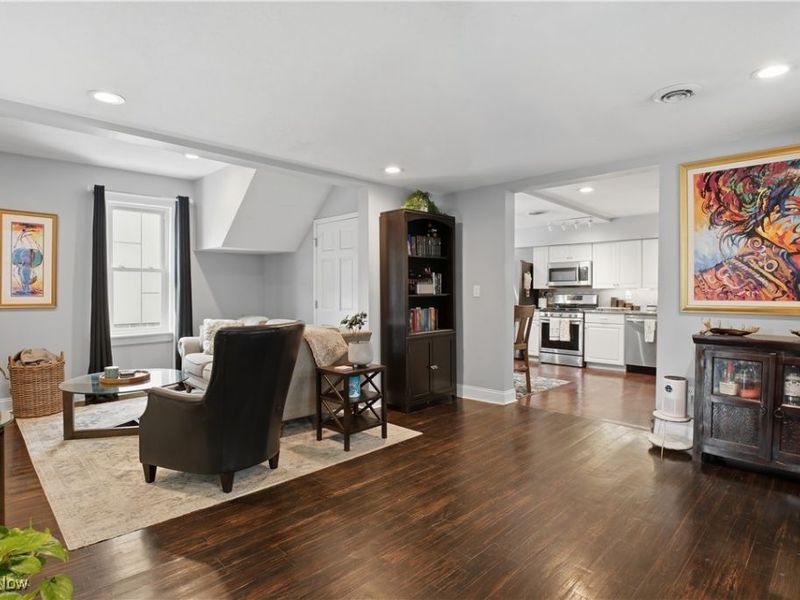 710 University Court, Cleveland, OH 44113 Photo 4