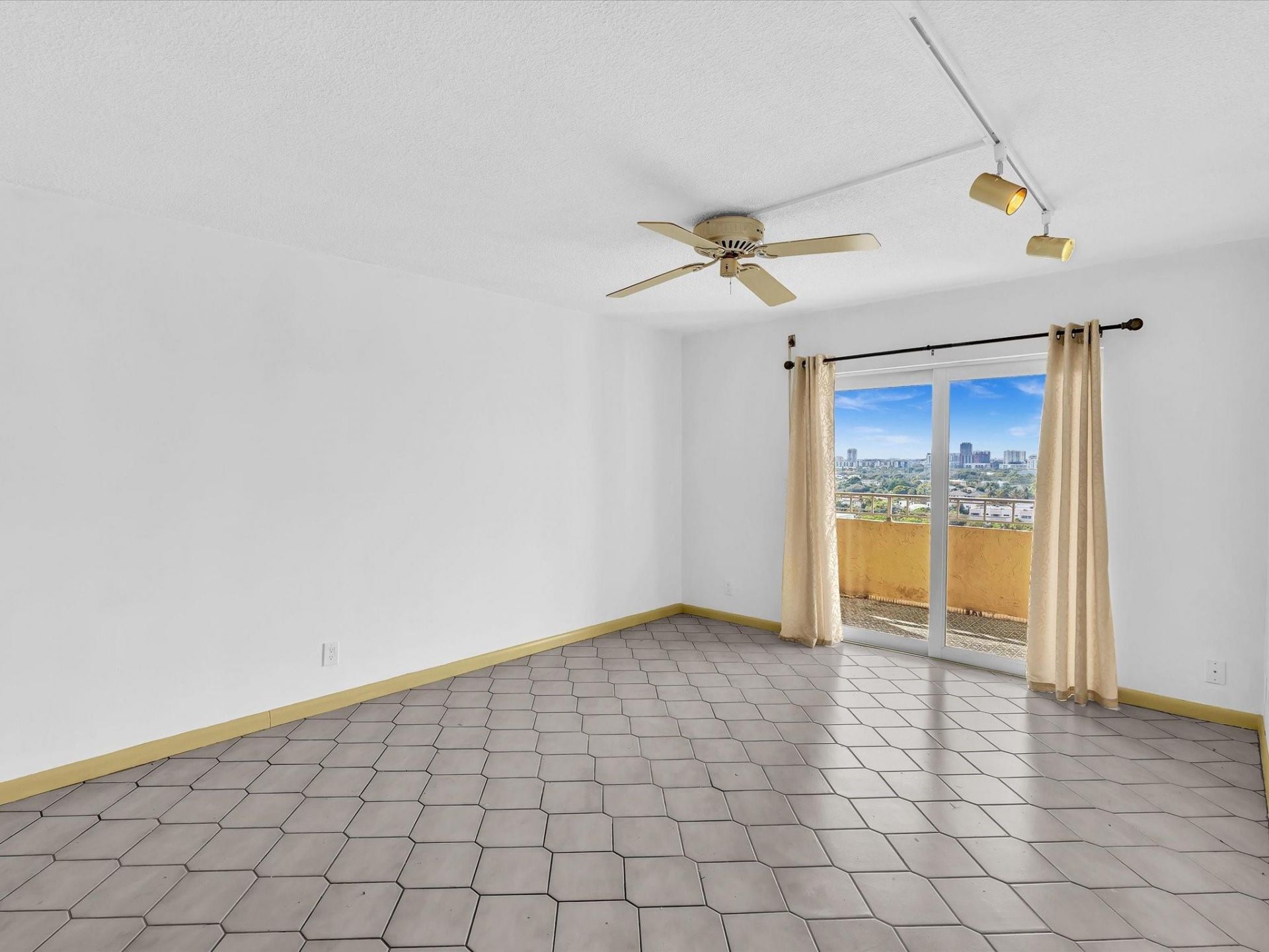 900 NE 18th Avenue, Unit 1404, Fort Lauderdale, FL 33304 Photo