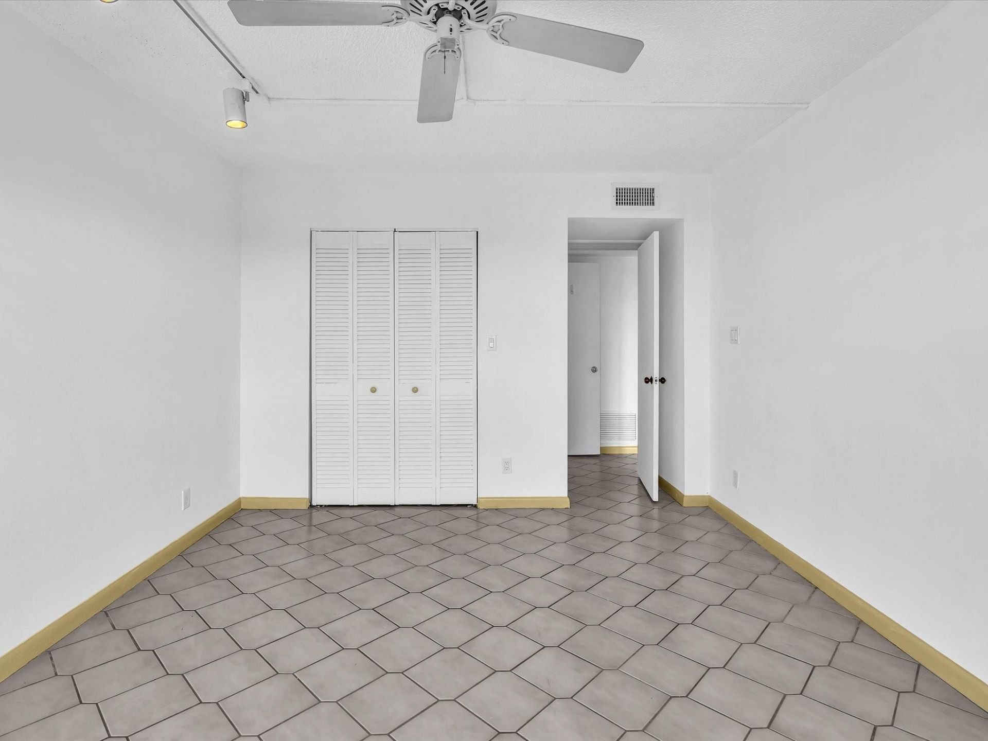 900 NE 18th Avenue, Unit 1404, Fort Lauderdale, FL 33304 Photo