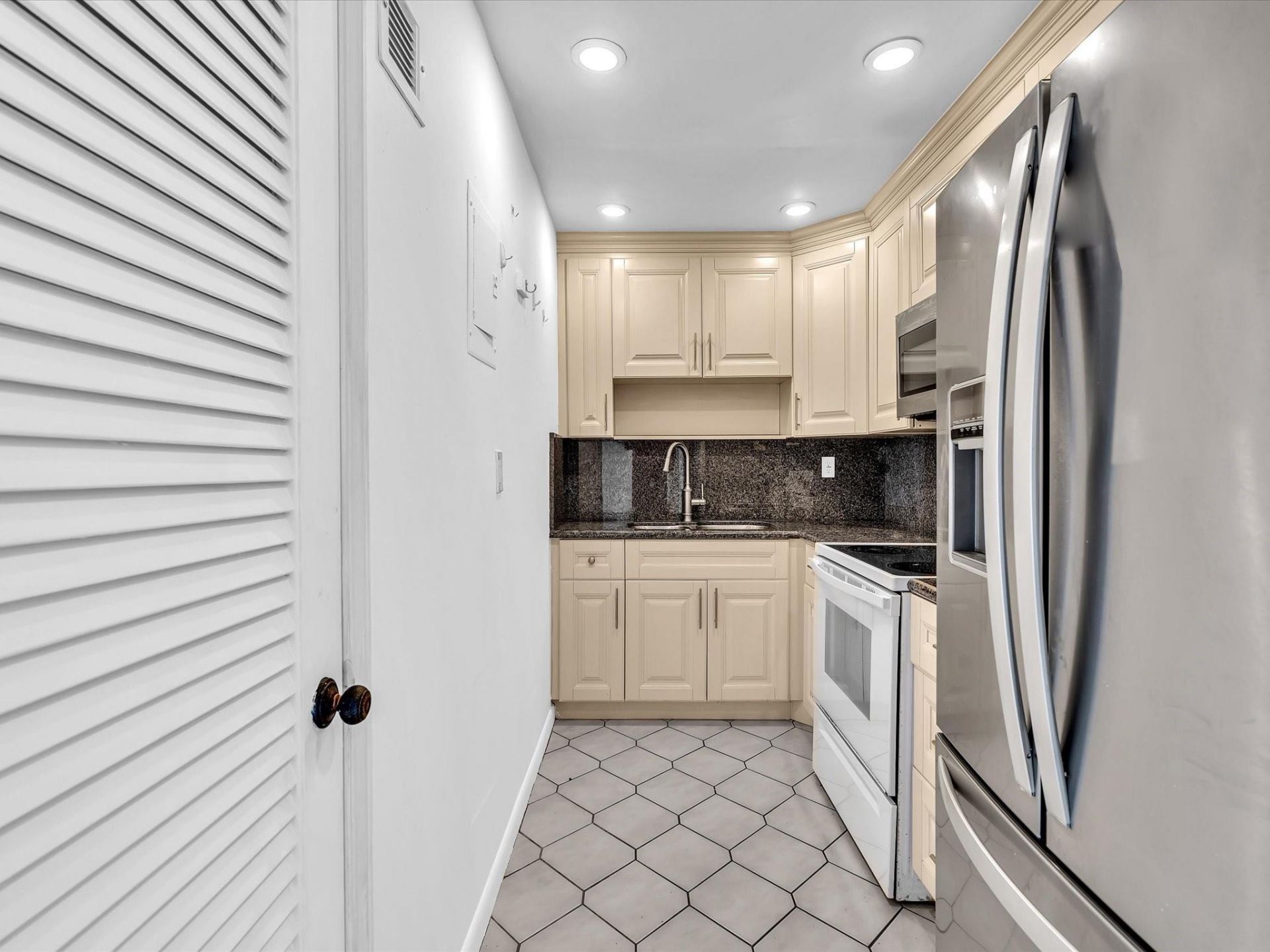 900 NE 18th Avenue, Unit 1404, Fort Lauderdale, FL 33304 Photo