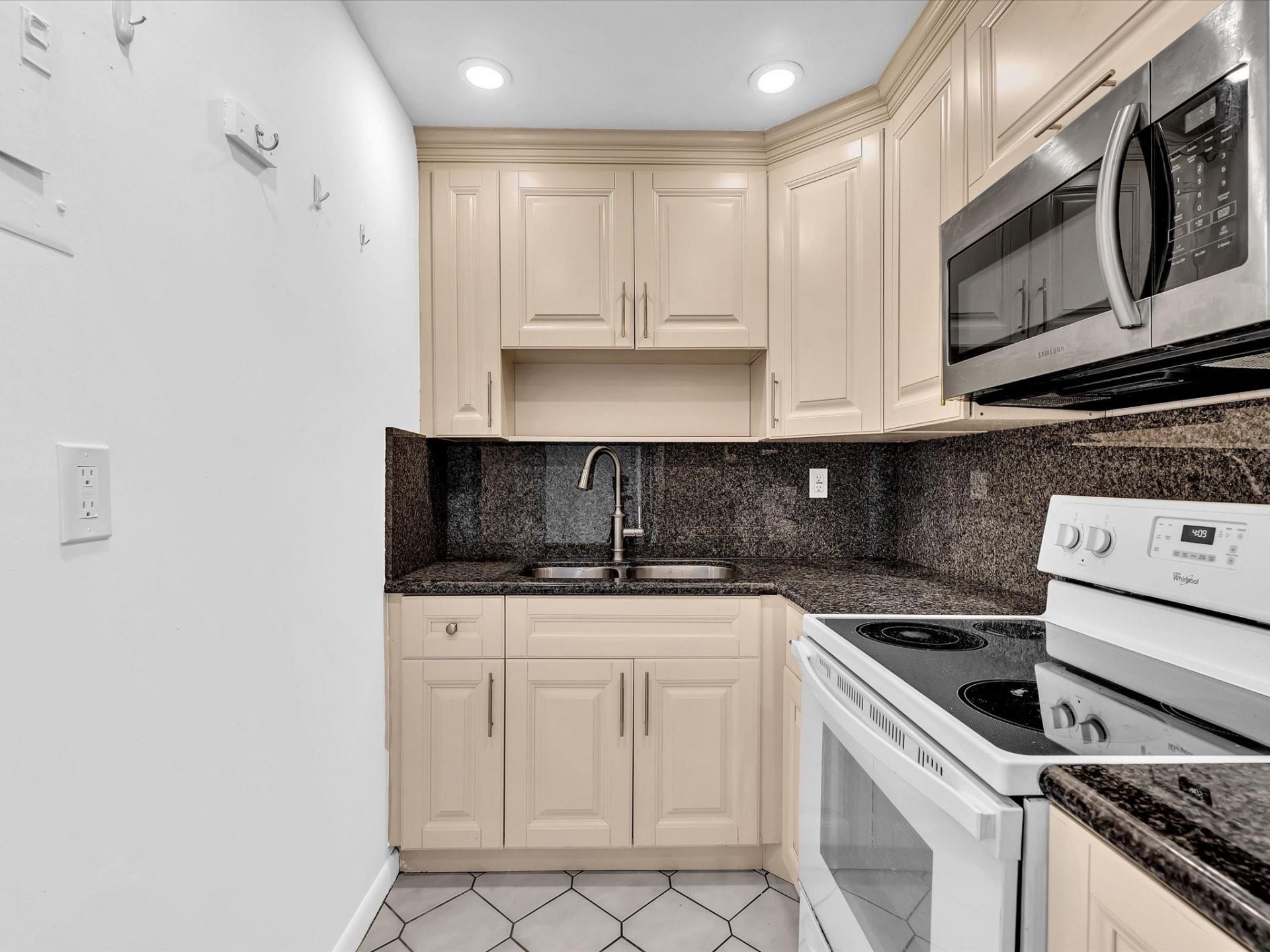 900 NE 18th Avenue, Unit 1404, Fort Lauderdale, FL 33304 Photo