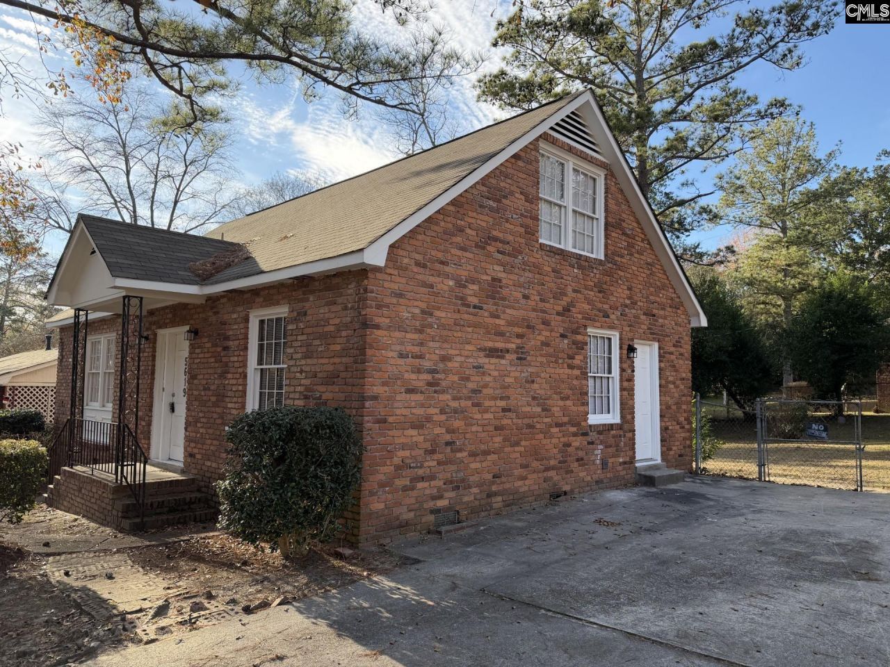 5619 Middleton Court  Photo 4