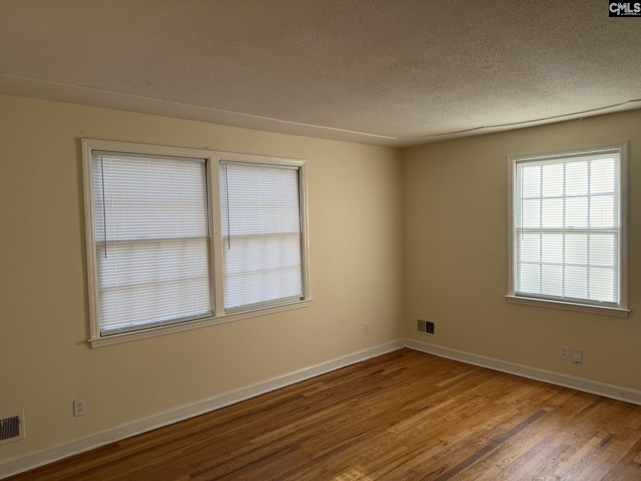 5619 Middleton Court  Photo 7