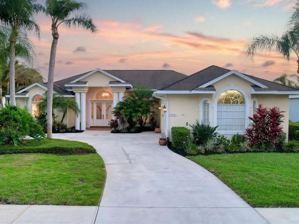 9910 LAUREL VALLEY AVENUE CIRCLE, BRADENTON, FL 34202