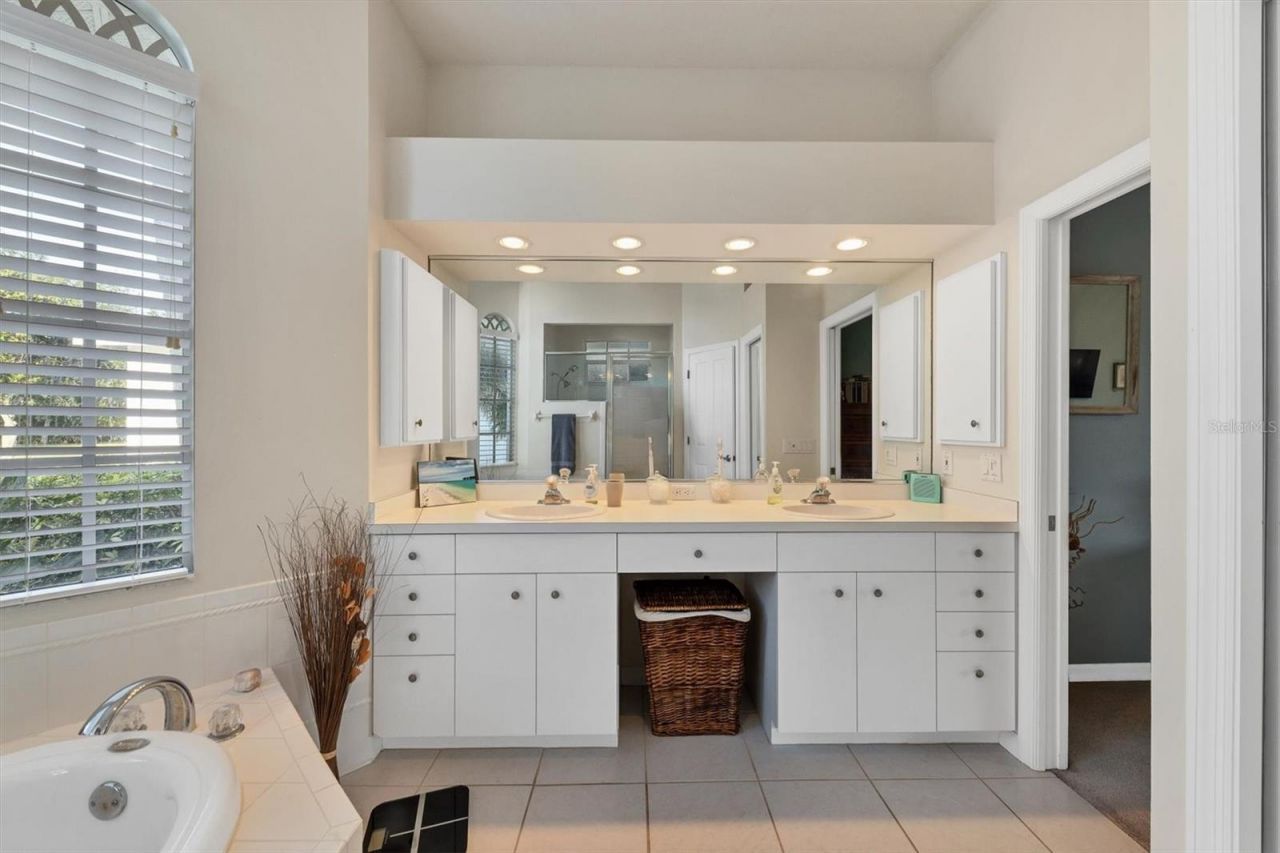 9910 Laurel Valley Avenue Circle, Bradenton, FL 34202 Photo