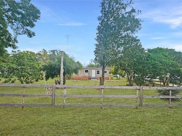 11455 SE HIGHWAY 464C, OCKLAWAHA, FL 32179