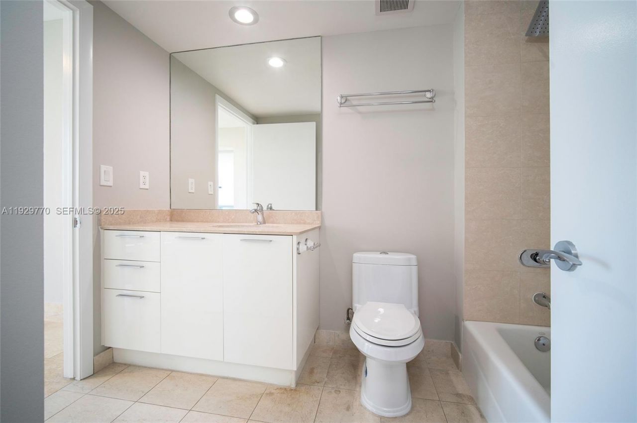 400 Alton Rd, Unit 2309, Miami Beach, FL 33139 Photo